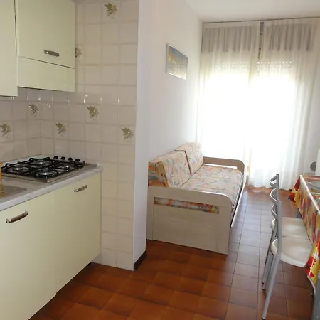 아파트 With Terrace *